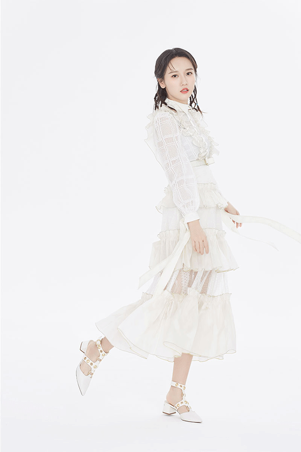 李墨之最新写真仙气十足 《破冰行动》热播备受关注